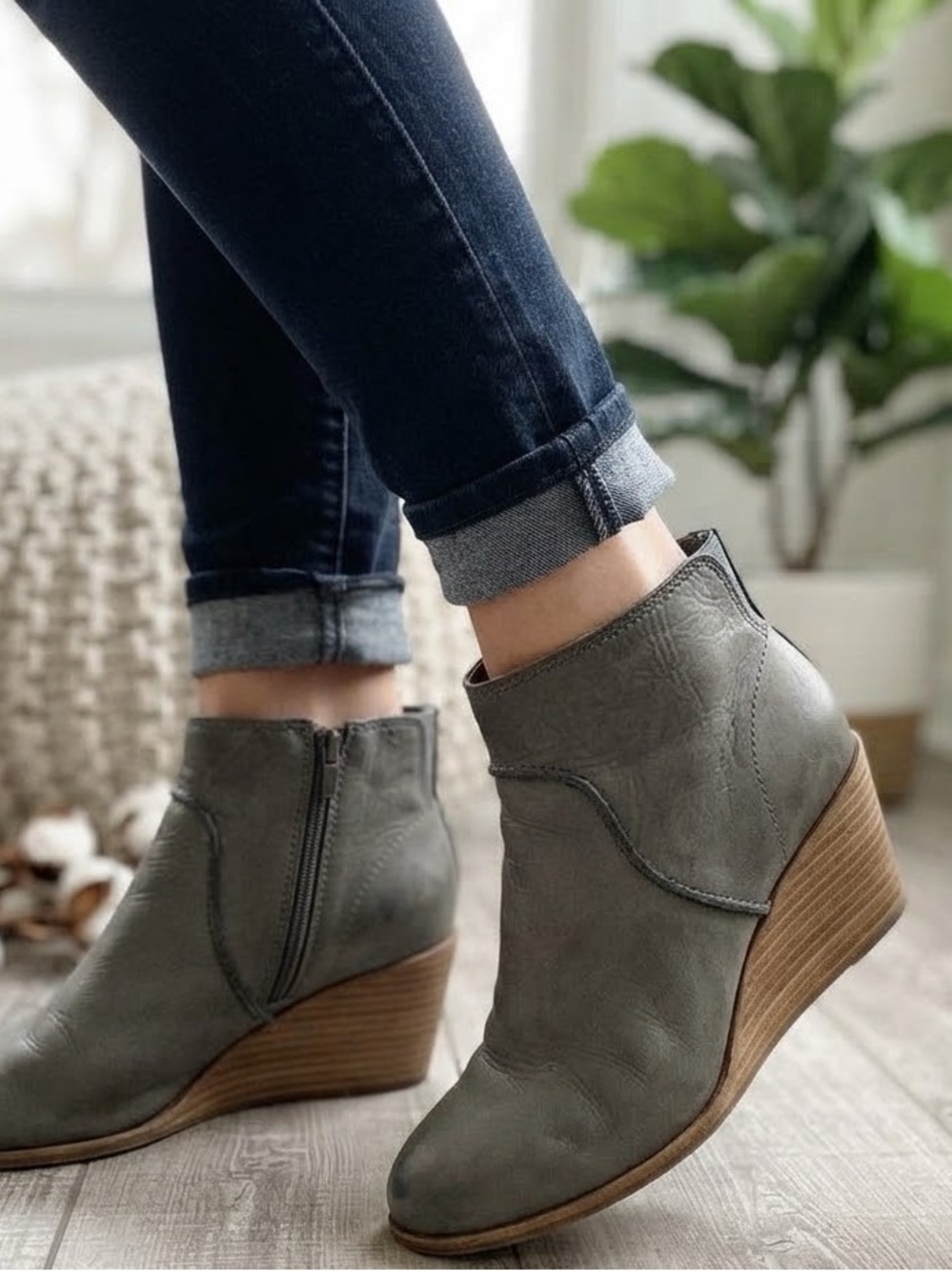Lucky Brand Zanta Nubuck Suede Wedge Ankle Booties Storm Grey Size 7M